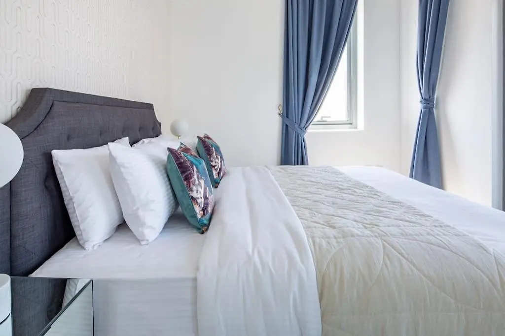 Frank Porter - Executive Bay Dubai Apartment