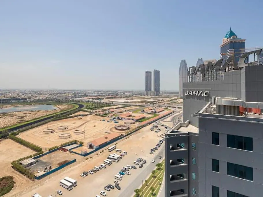 Frank Porter - Executive Bay Dubai 0*,
